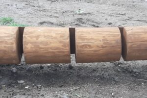 Stojan na kolo z akátu .