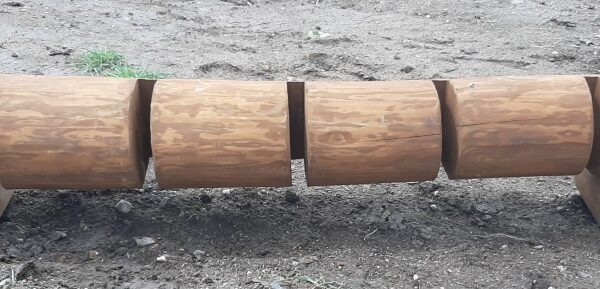 Stojan na kolo z akátu .