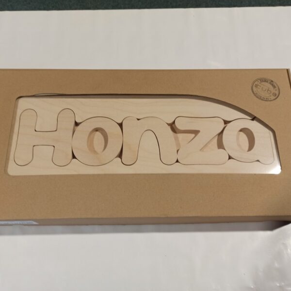 Holzhocker CUBS mit NAME HONZA .