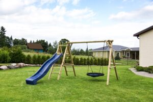 Spielplatz mit Schaukel Imprest KASPER .
