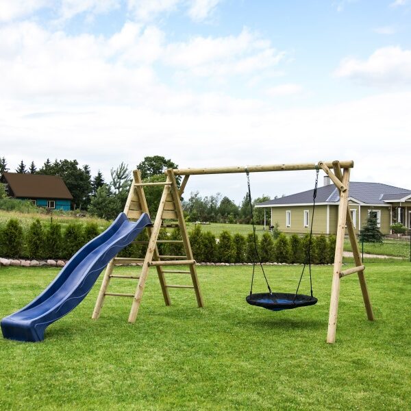 Spielplatz mit Schaukel Imprest KASPER .