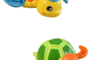 Schildkröte 12cm Baby-Tier auf einem Schlüssel im Wasser für Baby in der Badewanne 2 Farben Schildkröte 12cm Baby-Tier auf einem Schlüssel im Wasser für Baby in der Badewanne 2 Farben